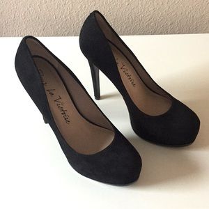 Pour La Victoire Black Suede Plump